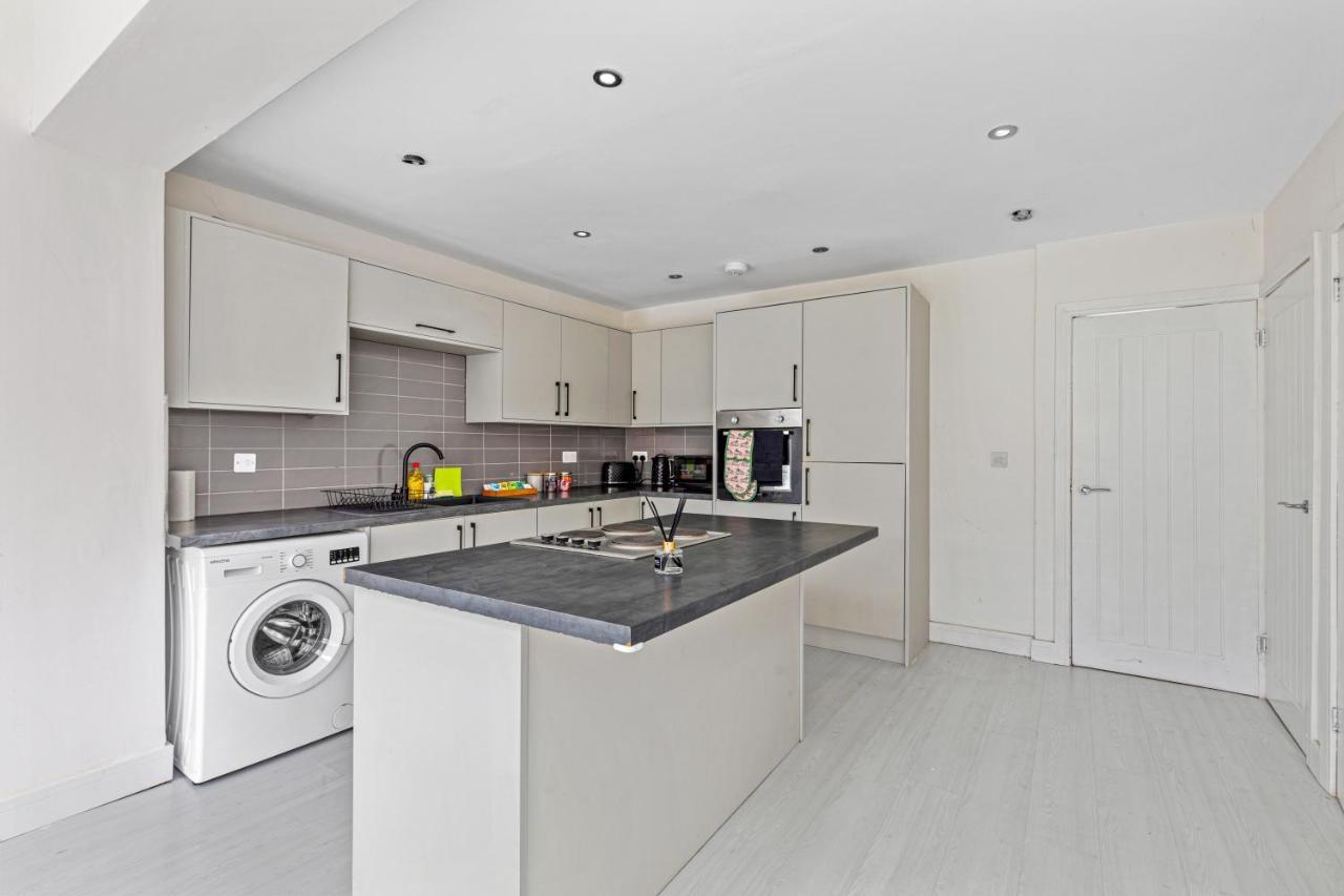 Tipton 3 Bedroom House Garden Sleeps 7 - Jrr Stays Coseley Exterior foto